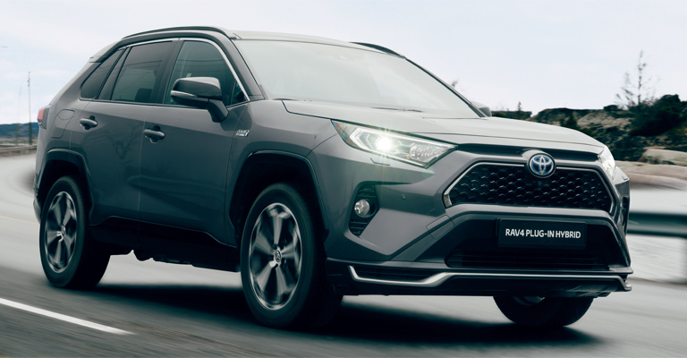 Toyota RAV4 Plug-In Hybrid: tua con Bonus fino a 11.000 €