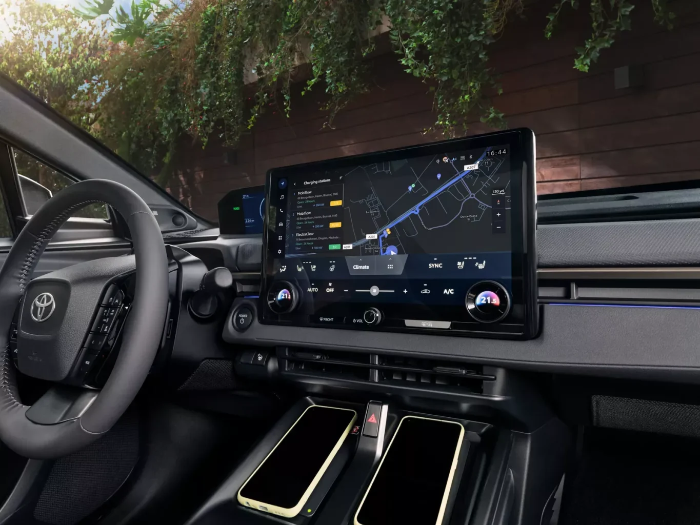 toyota bz4x interni: schermo e volante